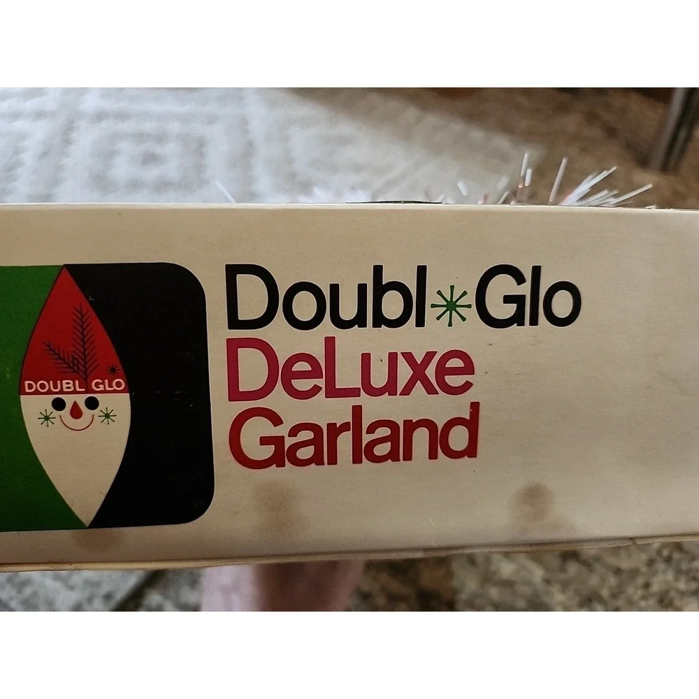 OLD STOCK , VTG DOUBL*GLO DELUXE GARLAND IN ORIGINAL BOX 1970s RETRO PROPS
